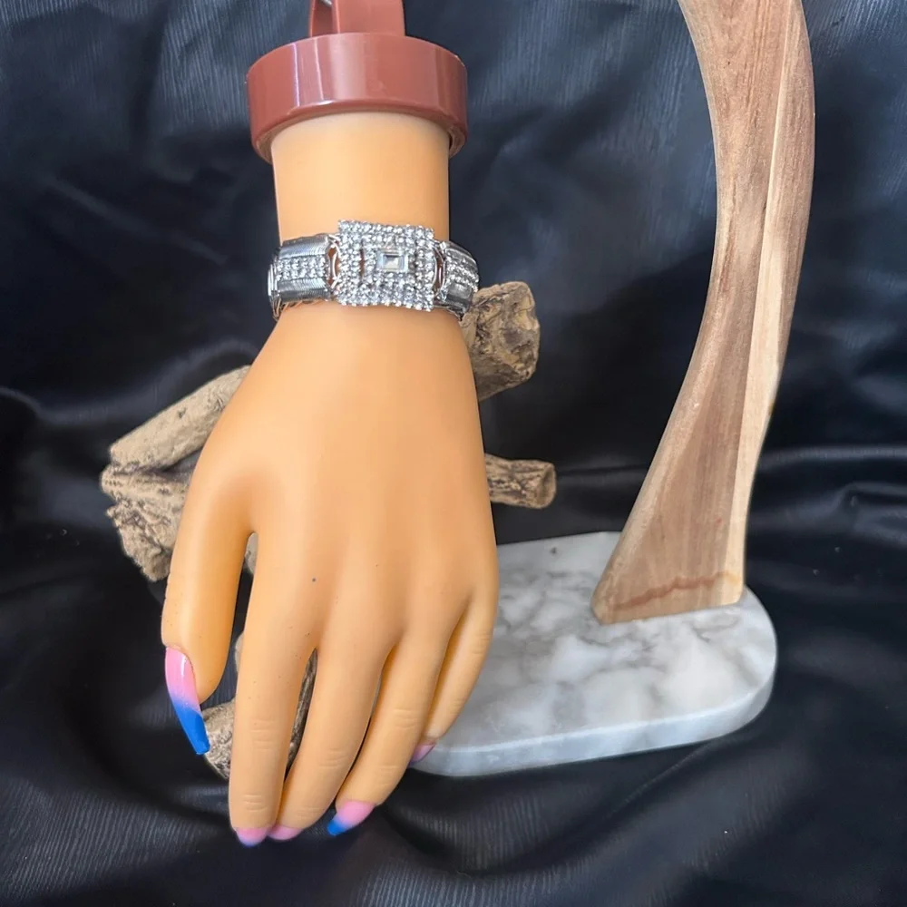 Luxury Crystal Statement Bracelet – Elegant Silver-Tone Stretch Cuff - Picture 8 of 8